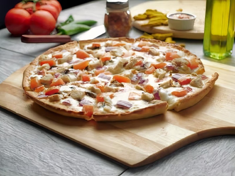 Creamy Garlic Chicken Pizza